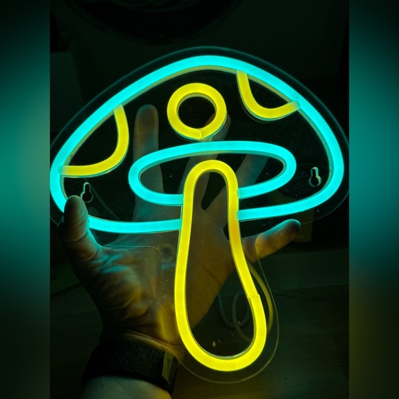 LED Neon Retro Mushroom Light - Picture 4 of 6